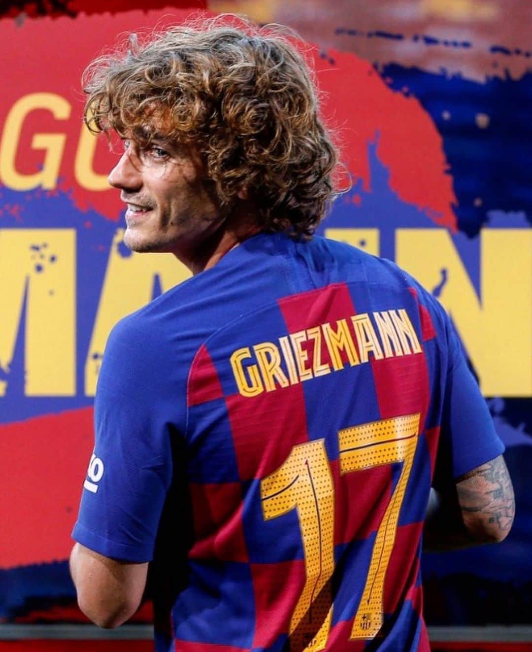 LFPさんのインスタグラム写真 - (LFPInstagram)「💙🇫🇷 𝙇𝙚 𝙋𝙚𝙩𝙞𝙩 𝙋𝙧𝙞𝙣𝙘𝙚 🇫🇷❤️ • #OnThisDay in 2️⃣0️⃣1️⃣9️⃣, @antogriezmann was presented as a 🆕 @fcbarcelona player! ✨ • #TalDíaComoHoy, en 2️⃣0️⃣1️⃣9️⃣, #Griezmann fue presentado como nuevo jugador del #Barça. ✨ • #LaLiga #LaLigaSantander #Football #LaLigaHistory」7月14日 17時02分 - laliga