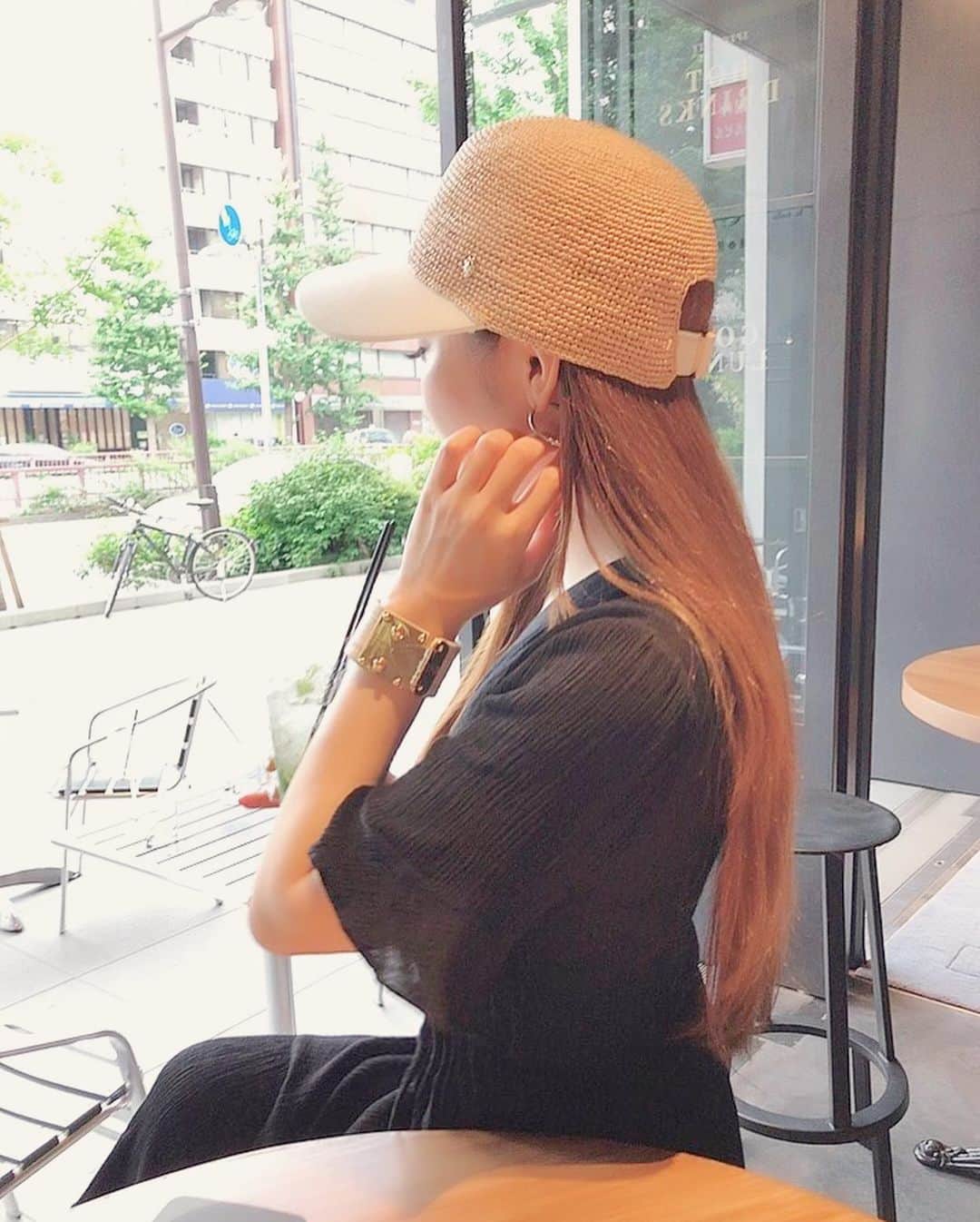 のインスタグラム：「. . 𝓧 𝓽𝓻𝓮𝓪𝓽𝓶𝓮𝓷𝓽...🤍🖤 . 巻き髪好きな私ですが、素髪が綺麗な時は何も付けずに ストレートのまま楽しむのも良いなと思えます:) . 先日#MILIKE さんで話題の#Xトリートメント を受けて、髪が一本一本栄養でしっかり満たされたふっくら感を 実感中…♫ . 完全個室型のマンツーマンプライベートサロンで この時期も終始安心でした🧺🤍 . . . #hair #haircare #beautysalon #beautifulhair #beauty #pr #コラボベース #美容 #美容好き #美容好きな人と繋がりたい #美容好きさんと繋がりたい #美髪 #ヘアケア #ロングヘア」