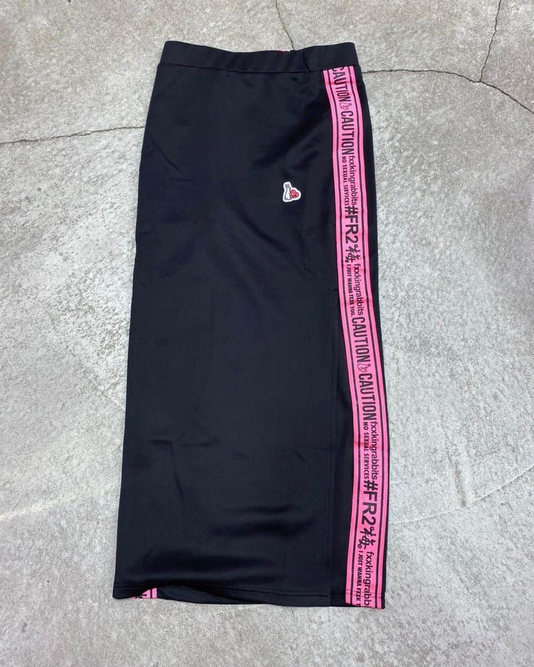 のインスタグラム：「New arrival. Line Jersy Tight Skirt.  Now #FR2梅Online.  #FR2梅 exclusive color. #fxxkingrabbits#FR2ume#nosexualservice #頭狂色情兎#smokingkills#caution」