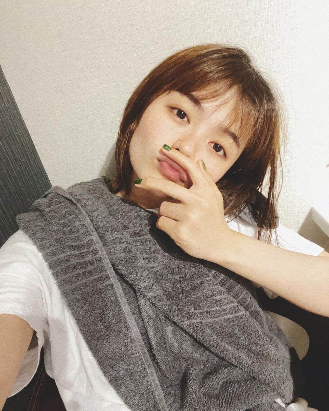 足立佳奈のインスタグラム：「🧖🏼💭」