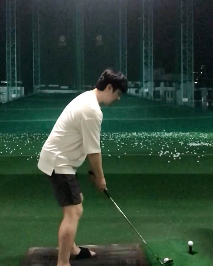 イ・スンヒョのインスタグラム：「친구 연습한다길래 구경갔다가. #백돌이스윙」