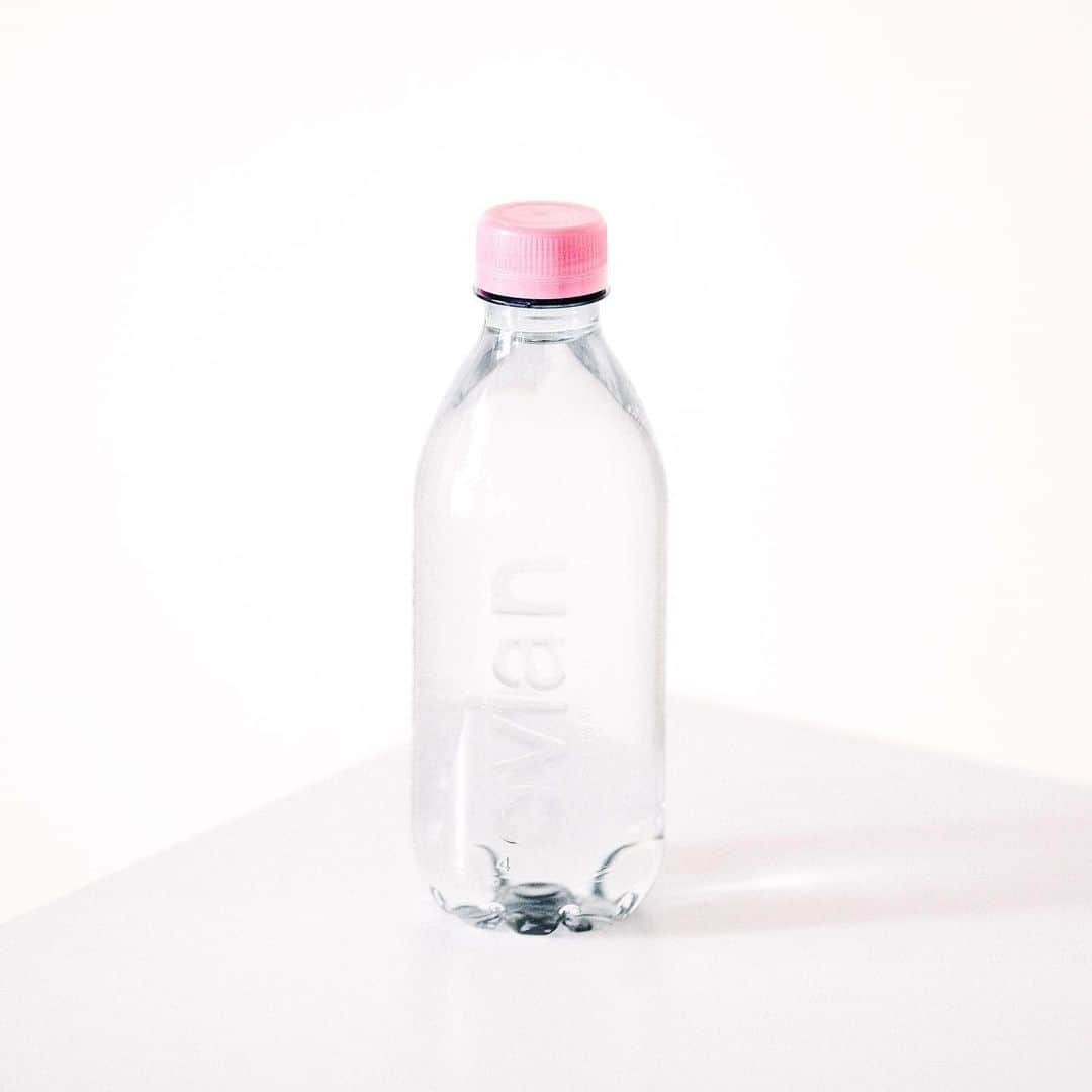 evianさんのインスタグラム写真 - (evianInstagram)「Two years  in the making, more than twenty different versions developed. A desire to find the perfect balance between simplicity and beauty. ✨⠀ ⠀ Our first circular-designed bottle is not only our latest innovation to reduce waste worldwide, but a stunning achievement in design. This new stripped back bottle reflects perfectly the purity of the natural alpine mineral water inside of it.⠀ ⠀ Available in France at select @cojeanrestaurants, at @lagrandeepicerie, on evianchezvous and will be available in select stockists in Southeast Asia from September 2020.​⠀ ⠀ #evian #evianwater #stayhydrated #positivedrops #evianlabelfree」7月14日 17時51分 - evianwater