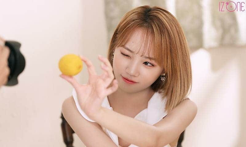 キム・チェウォンのインスタグラム：「[🥀]ㅡ; 원영 GQ 화보집 & 우아美 은비,사쿠라,채원 The Star 화보집 촬영 현장♬ ㅡ The Star Magazine Behind 200714 © izone twitter, naver #김채원 #채원 #아이즈원 #프로듀스48 #울림 #KIMCHAEWON #CHAEWON #IZONE #PRODUCE48 #WOOLLIM #KPOP」