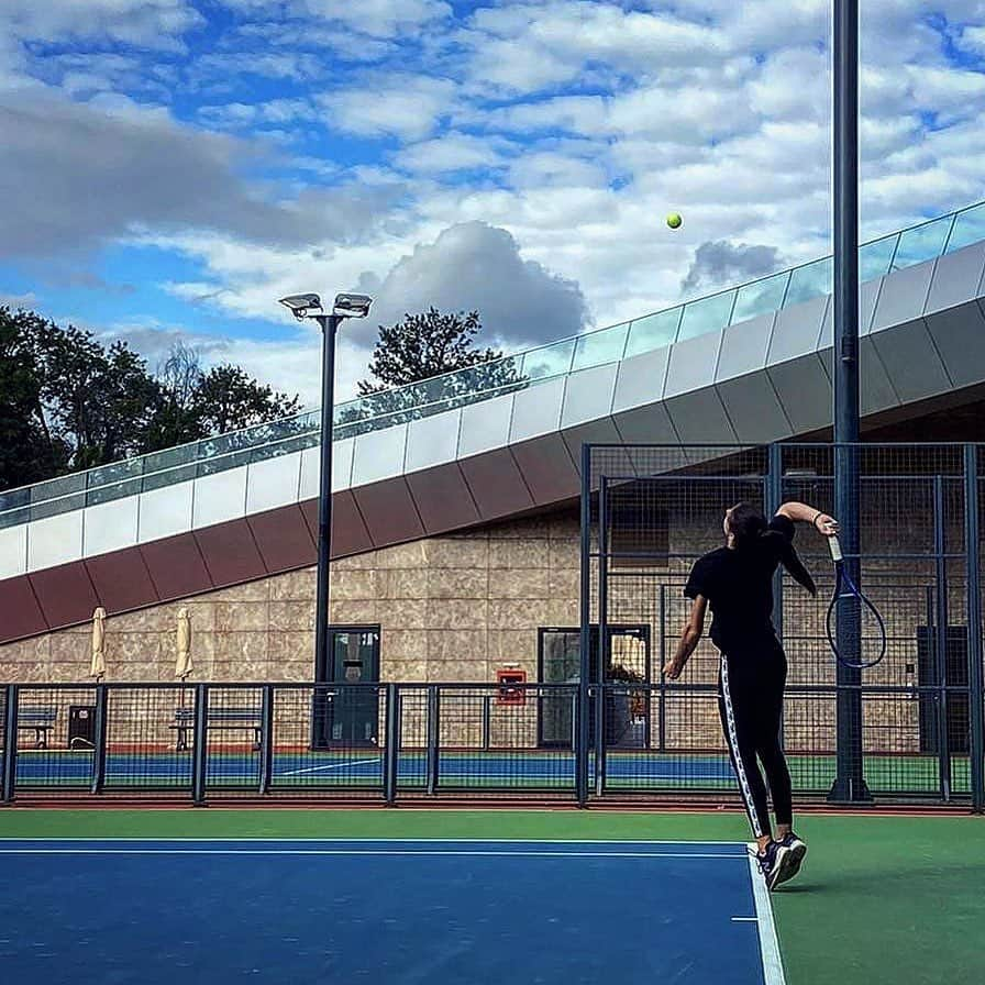 WTA（女子テニス協会）さんのインスタグラム写真 - (WTA（女子テニス協会）Instagram)「⛅️💙 #HomeCourt • @soranacirstea aim high #homecourt」7月14日 17時52分 - wta