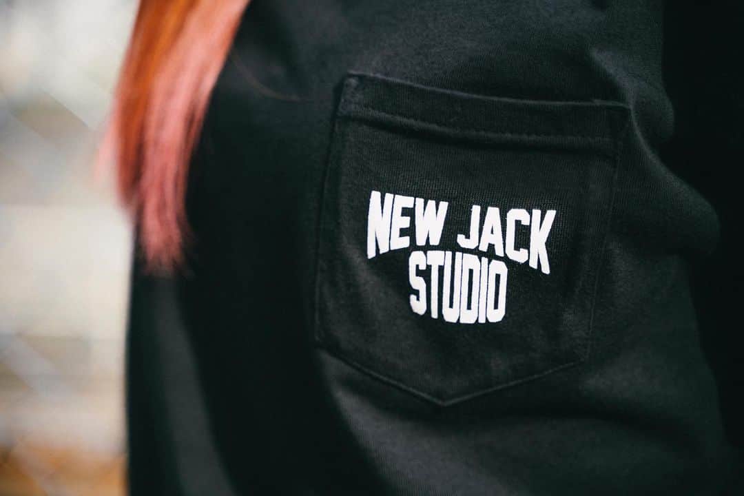 NAUGHTY BO-Zのインスタグラム：「僕らがプロデュースしているアパレルブランド「SINDERELA TOKYO」から、夏の新商品が続々と発表になりました🌴 . たくさん投稿されてるからチェック&フォローよろしく↓ @sinderelatokyo  . #sinderelatokyo #newjackstudio #ついに我がスタジオ名をモチーフにした新作が #うれぴはずかぴ #ぱおん」