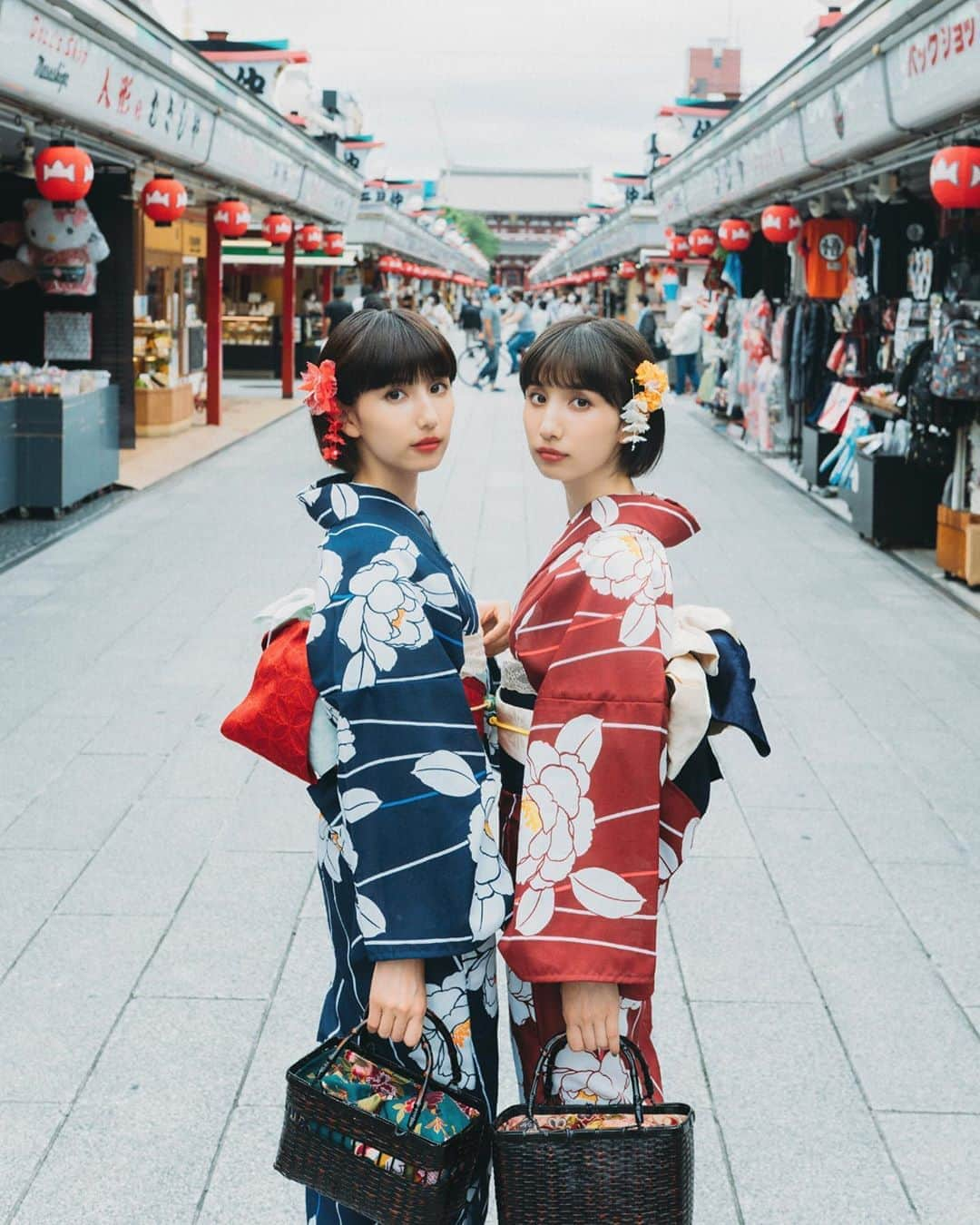 谷奥えり（えまえり）さんのインスタグラム写真 - (谷奥えり（えまえり）Instagram)「RÉMU WEBでえまえりのインタビュー記事が公開されています。。。 今年初の浴衣。👘 #双子モデル #双子タレント」7月14日 18時25分 - eritanitani