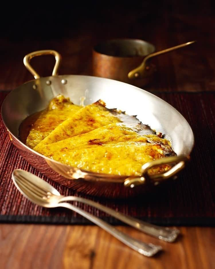 ナイジェラ・ローソンさんのインスタグラム写真 - (ナイジェラ・ローソンInstagram)「‪To celebrate #BastilleDay,  a little something French and fittingly in flames: #recipeoftheday is Crêpes Suzette‬ 🔥  .  And to get the recipe, click on link in bio.  To clarify, proceed as follows: tap on my name, which will take you to a page that has a link on it that says www.nigella.com/instagram. When you click on this link, it will take you to a page of photographs: click on the photograph of the recipe in question!  . Photograph by Lis Parsons #le14juillet」7月14日 18時21分 - nigellalawson