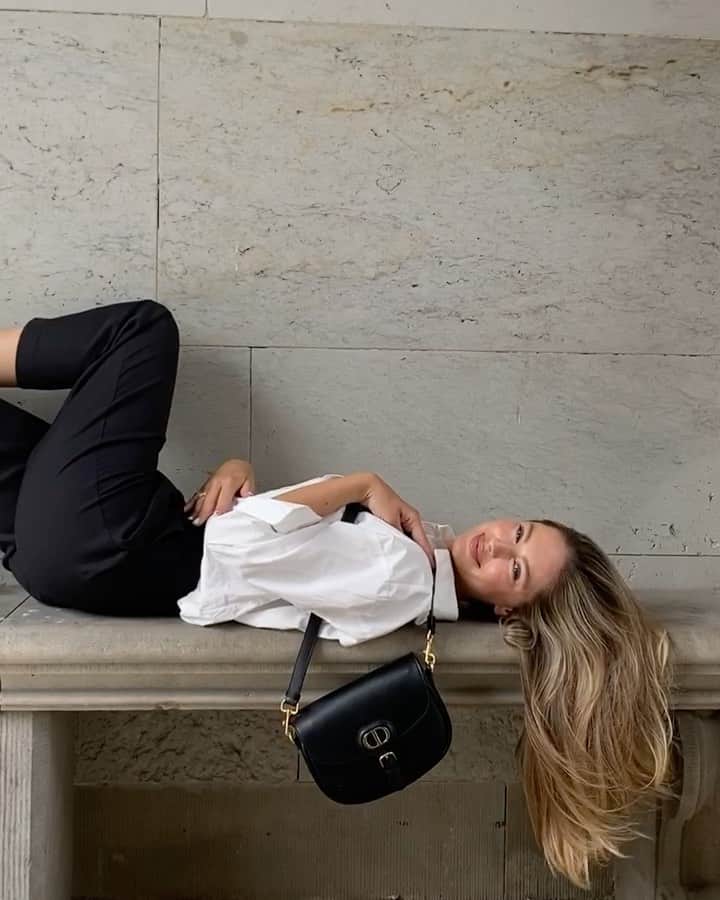 Mathilde Goehlerのインスタグラム：「Annonce.. Introducing the new #DiorBobby bag by @dior 🖤 #suppliedbydior」