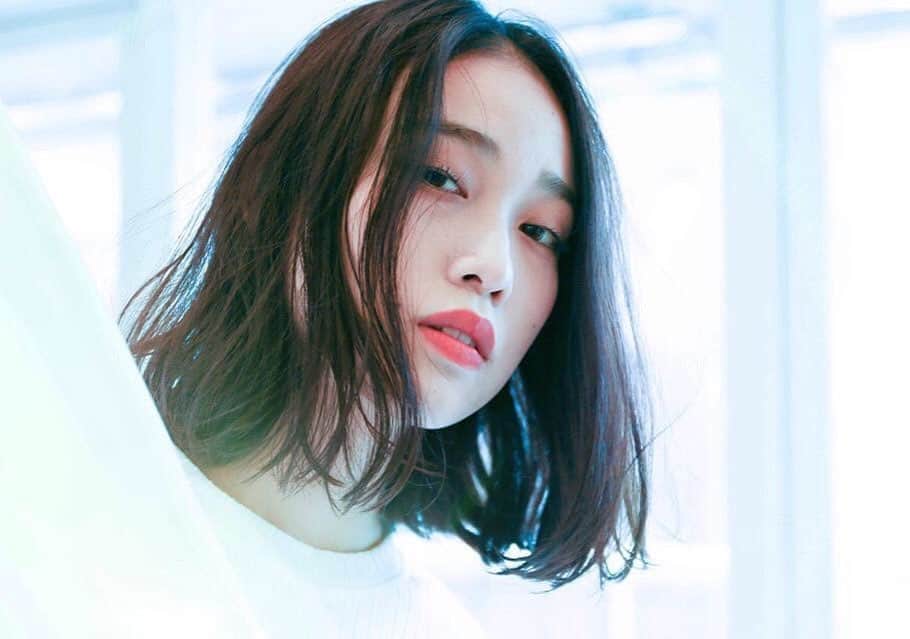 のインスタグラム：「透明感のある暗髪アッシュのボブスタイル。  カッコいいボブのカッコいい部分は入れて、女性らしい柔らかさは、必須✨ 悩んでる方は、相談してください。  今週、来週もかなり予約いっぱいですが、予約が重なりすぎないように、コロナ対策をしてるので、 早めにご予約お願いします。  今週も、頑張ります！  #ボブ#アッシュ#ボブヘア #ワンレンボブ #ワンレン#ボブスタイル #ヘアスタイル#ヘアカラー #ヘアカラートレンド #ヘアメイク #美容室#美容師#大人ボブ  #ボブに質感は必須  @nishioryusuke   #labyrinthhair」