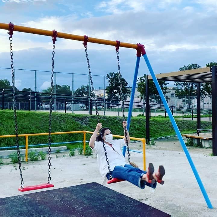 塩顔チワワのインスタグラム：「この年になっても公園大好き」