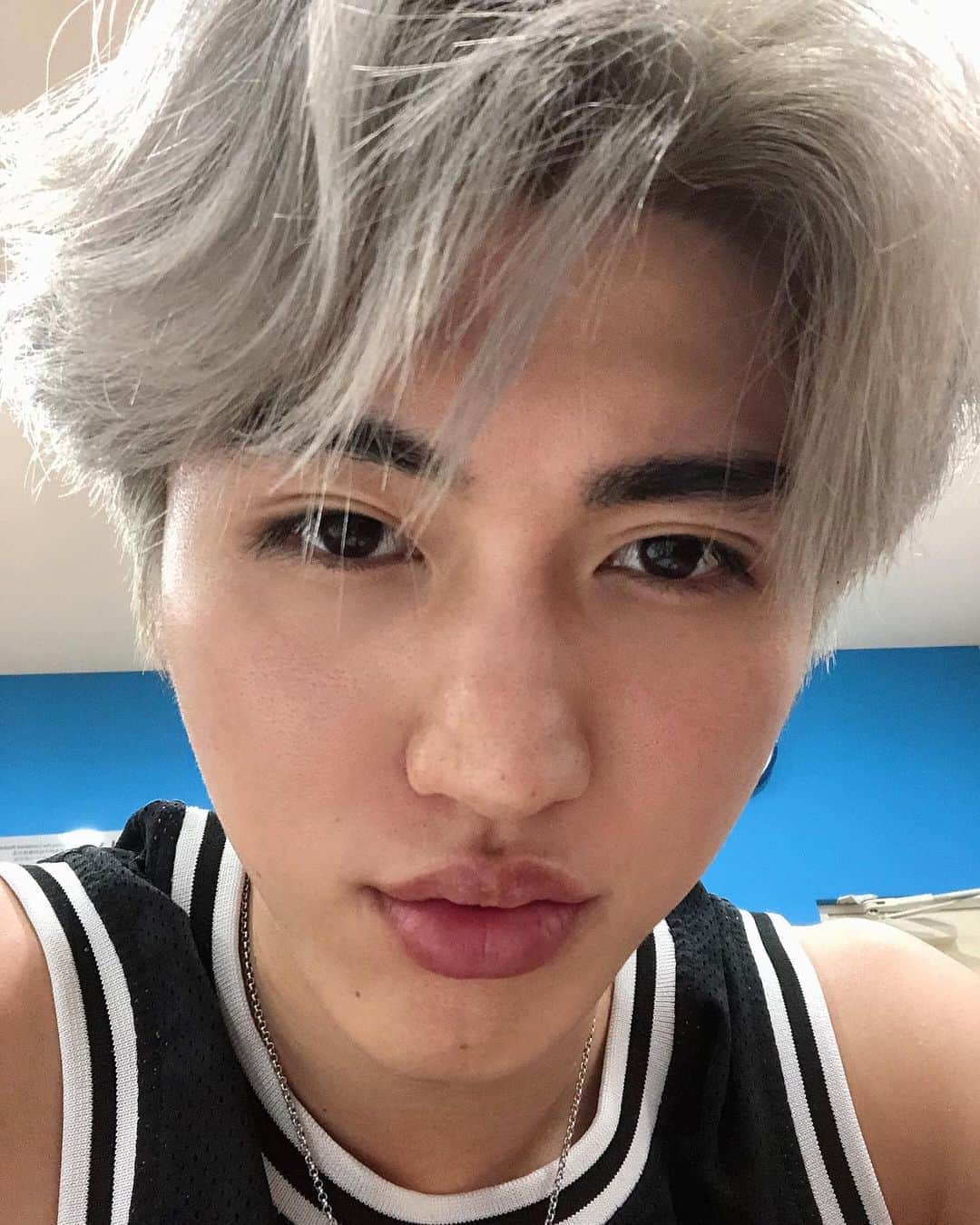 原田デイビッドのインスタグラム：「Stressed spelled backwards is desserts. Coincidence? 🤔  🍰🍫🧁🍦🍨  #coincidence #desserts #stressed #selfie #upcloseandpersonal #lol  #allidoiseat #デザート #ストレス #自撮り #近い #笑」