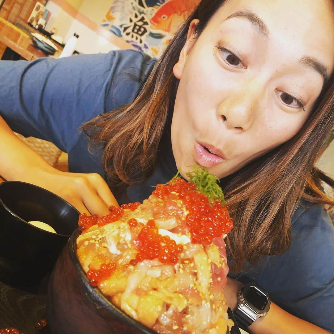 坂口由里香さんのインスタグラム写真 - (坂口由里香Instagram)「😋🐟🇯🇵🤤 #いつの日かのオフ #伊豆 #伊豆高原ビール #海鮮丼」7月14日 19時16分 - yurika_sakaguchi