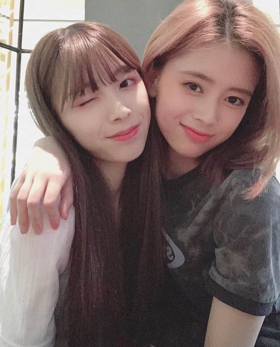 横井里茉のインスタグラム：「from miihi’s Instagram update ❤️ - who are your favourite pairings in niziu? 😋  #yokoirima #rima #jyp #jype #niziproject #横井里茉 #里茉 #niziu」