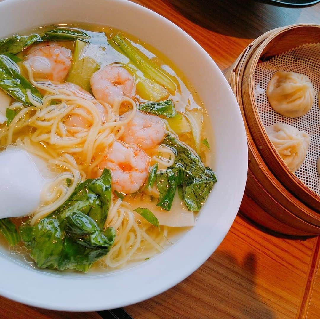 桑原麻美さんのインスタグラム写真 - (桑原麻美Instagram)「どーしても小籠包が﻿ 食べたくなって、﻿ ひさびさに鼎泰豊へ。﻿ ﻿ コロナに気を付けながら。﻿ ﻿ ・・・・・・・・・・﻿ ﻿ 声筋トレ×話し方×傾聴で﻿ 相手の心をギュッと掴む﻿ メルマガは、プロフィールから﻿ 登録してくださいね♡﻿ @asami_kuwabara﻿ ﻿ ﻿ #アナウンサー﻿ #フリーアナウンサー﻿ #司会者﻿ #話し方講師﻿ #話し方レッスン名古屋﻿ #研修講師﻿ #声筋トレ﻿ #傾聴コミュニケーション﻿ #インストラクター﻿ #桑原麻美﻿ #鼎泰豊﻿ #小籠包﻿ ﻿ ﻿ ﻿ ﻿ ﻿ ﻿ ﻿ ﻿ ﻿ ﻿ ﻿ ﻿ ﻿ ﻿ ﻿ ﻿ ﻿ ﻿ ﻿ ﻿ ﻿」7月14日 19時35分 - asami_kuwabara