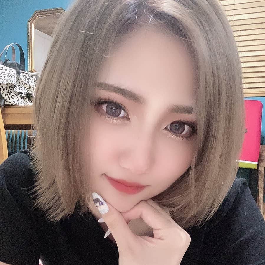 守田美咲のインスタグラム：「伊之助のネイル頑張った🐗💓  #伊之助 #痛ネイル #セルフネイル」