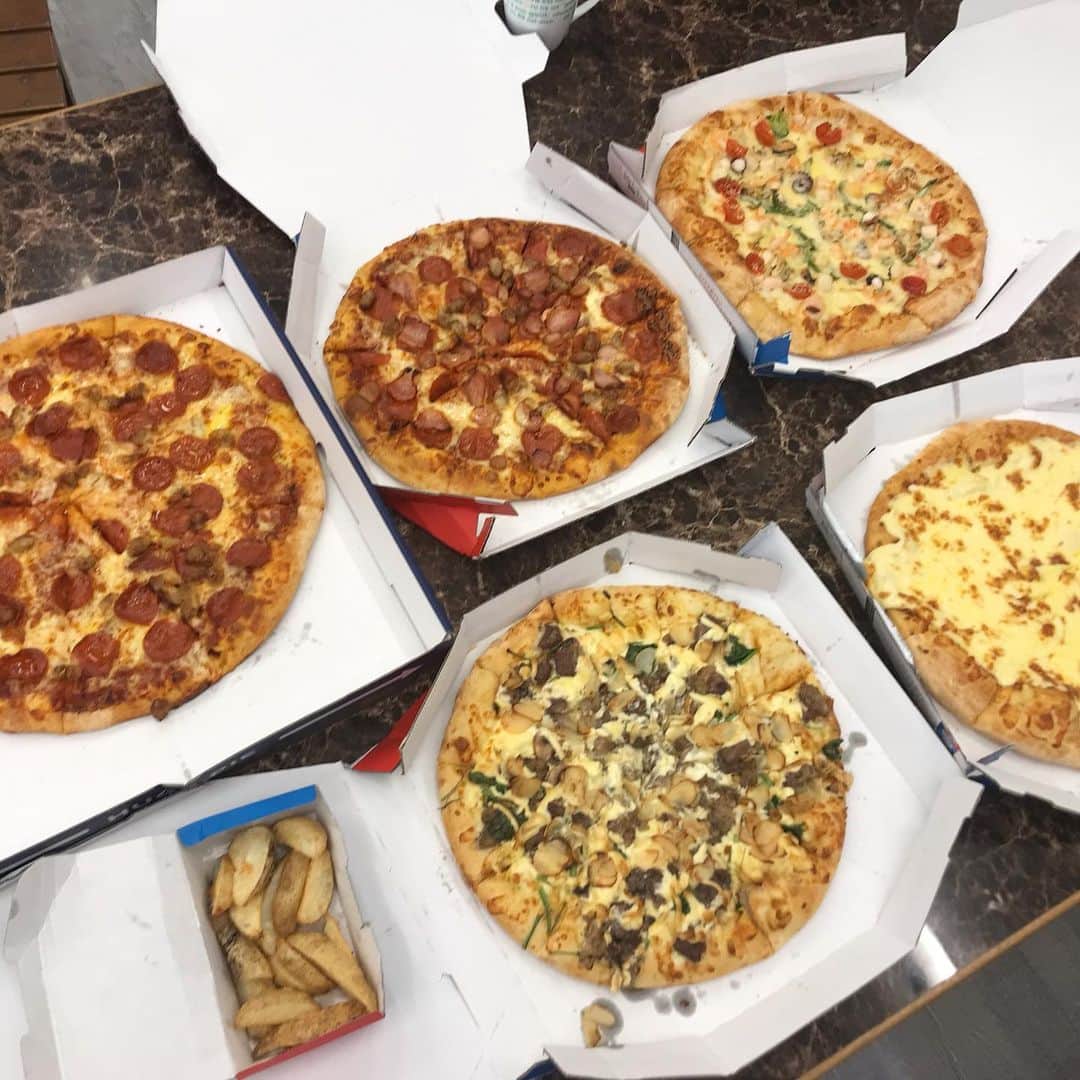棚橋弘至さんのインスタグラム写真 - (棚橋弘至Instagram)「昨日の #ピザ 🍕も置いておきます(￣(工)￣) #roadtopizzaparty  #pizza #ドミノピザ」7月14日 19時58分 - hiroshi_tanahashi