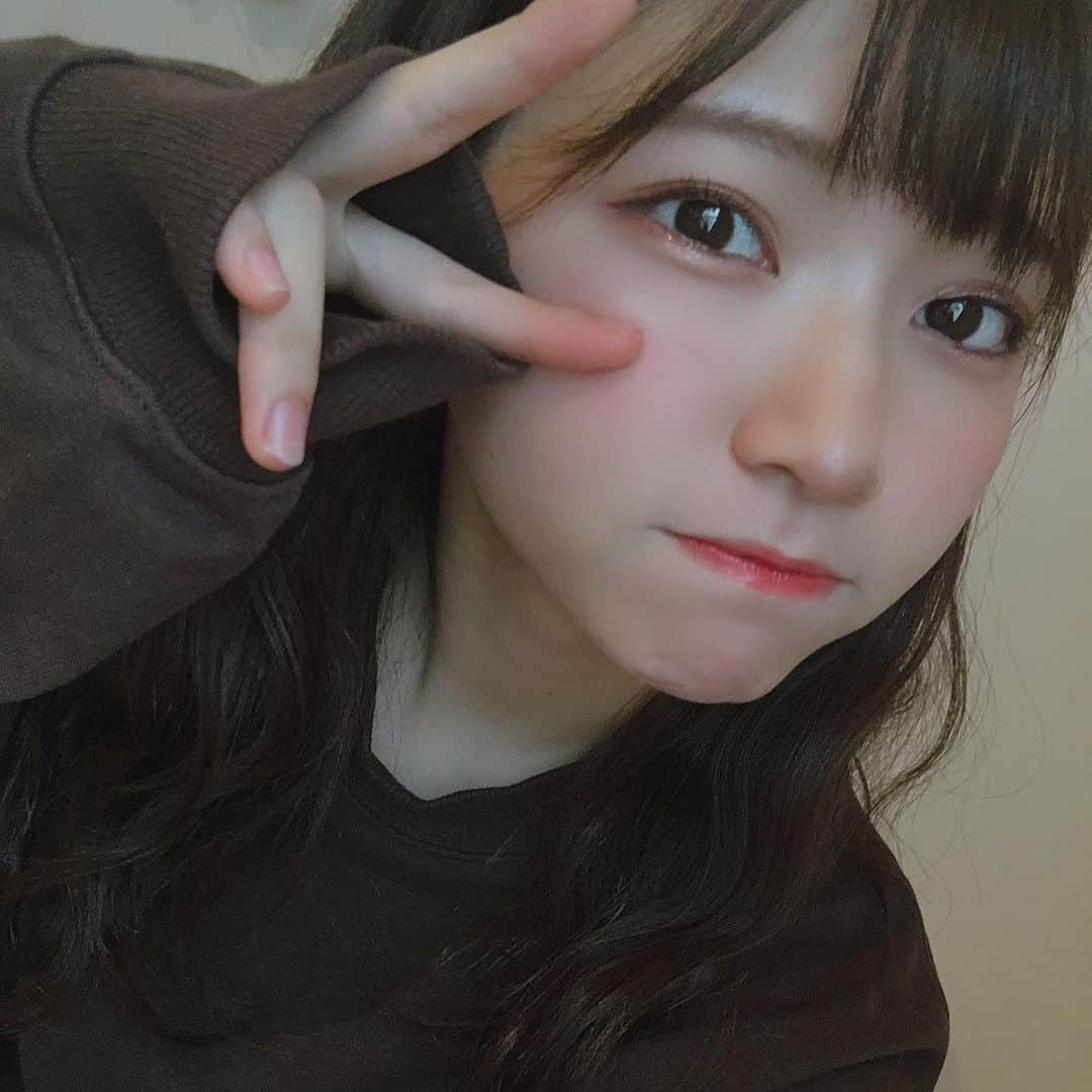 横道侑里さんのインスタグラム写真 - (横道侑里Instagram)「昨日評判良くなかったから頑張ったらメイク濃くなった… 途中の自撮りはだんだん口開いていくっていう意味のわからないことをした。 あと、湿気😭」7月14日 20時01分 - sideroad615