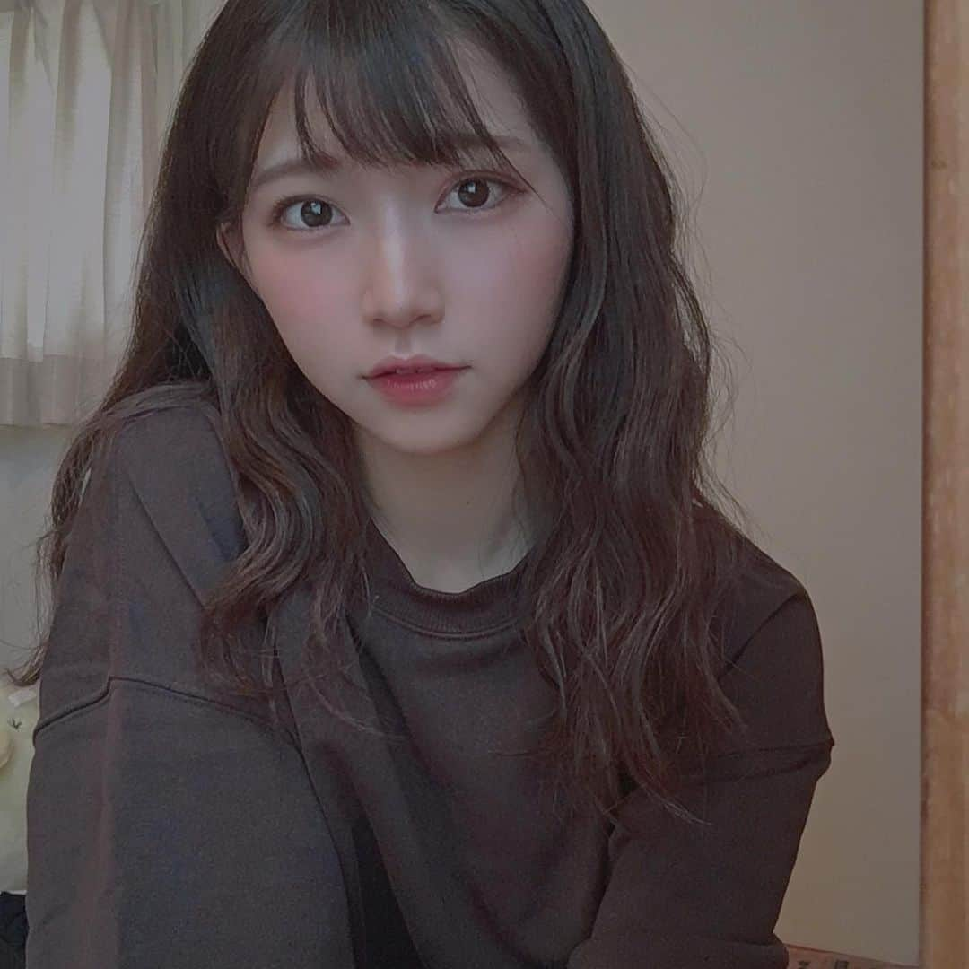 横道侑里さんのインスタグラム写真 - (横道侑里Instagram)「昨日評判良くなかったから頑張ったらメイク濃くなった… 途中の自撮りはだんだん口開いていくっていう意味のわからないことをした。 あと、湿気😭」7月14日 20時01分 - sideroad615