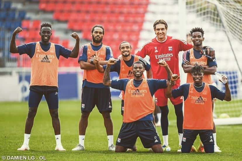 ジェイソン・デナイヤーのインスタグラム：「Winning team 🥇 #lioninlyon」