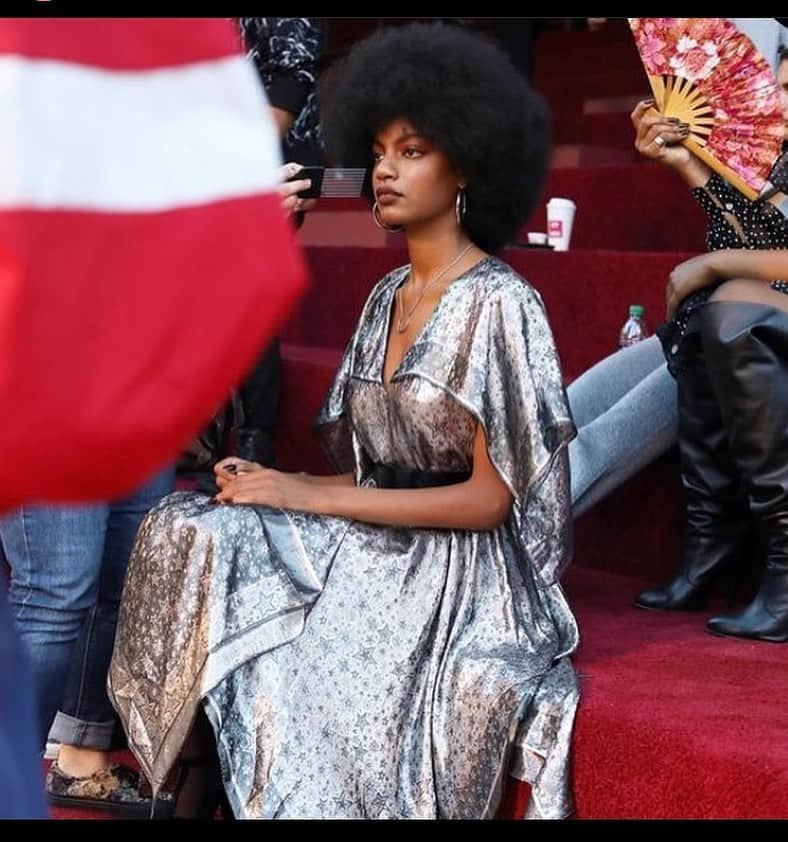 Lee Oliveiraのインスタグラム：「Thank you South China Morning Post @scmpnews and Sadie Bargeroni @bargeroni for the interview and article.  How street style changed fashion weeks, and why it’s future is in doubt as industry resets after the pandemic. Link in bio Model: @eboneedavis  . . . #scmpnews」