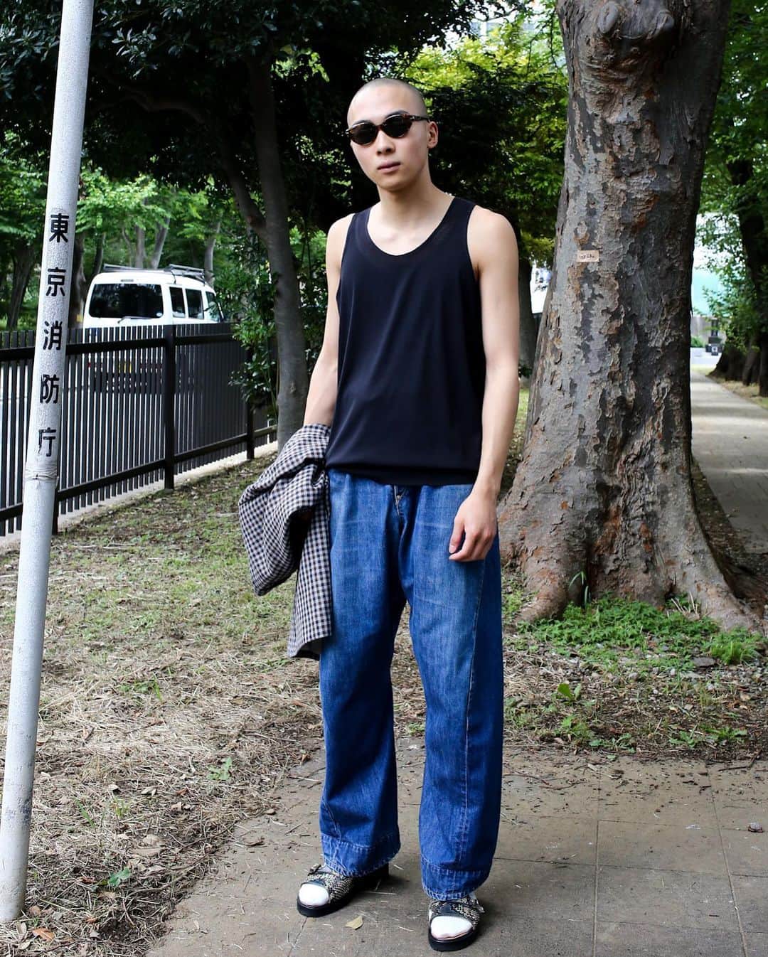 HOUYHNHNM／フイナムさんのインスタグラム写真 - (HOUYHNHNM／フイナムInstagram)「ファッションを愛してやまない、全12名のショップスタッフが織りなすスナップページ。vol.7では夏の定番コーデをお届け。軽装になりがちなこの季節を、熟練者たちはいかにして乗り切るのか？ ﻿ ﻿ https://www.houyhnhnm.jp/snap/362137/﻿ ﻿ #SNAPSNAP﻿ #スナップ﻿ #ファッションスナップ﻿ #MANHOLE﻿ #O代官山﻿ #1LDK﻿ #BEAMS﻿ #DAMAGEDONE﻿ #Graphpaper﻿ #LECHOPPE﻿ #MIDWEST﻿ #PropsStore﻿ #WAGAMAMATOKYO﻿」7月14日 20時15分 - houyhnhnm_official