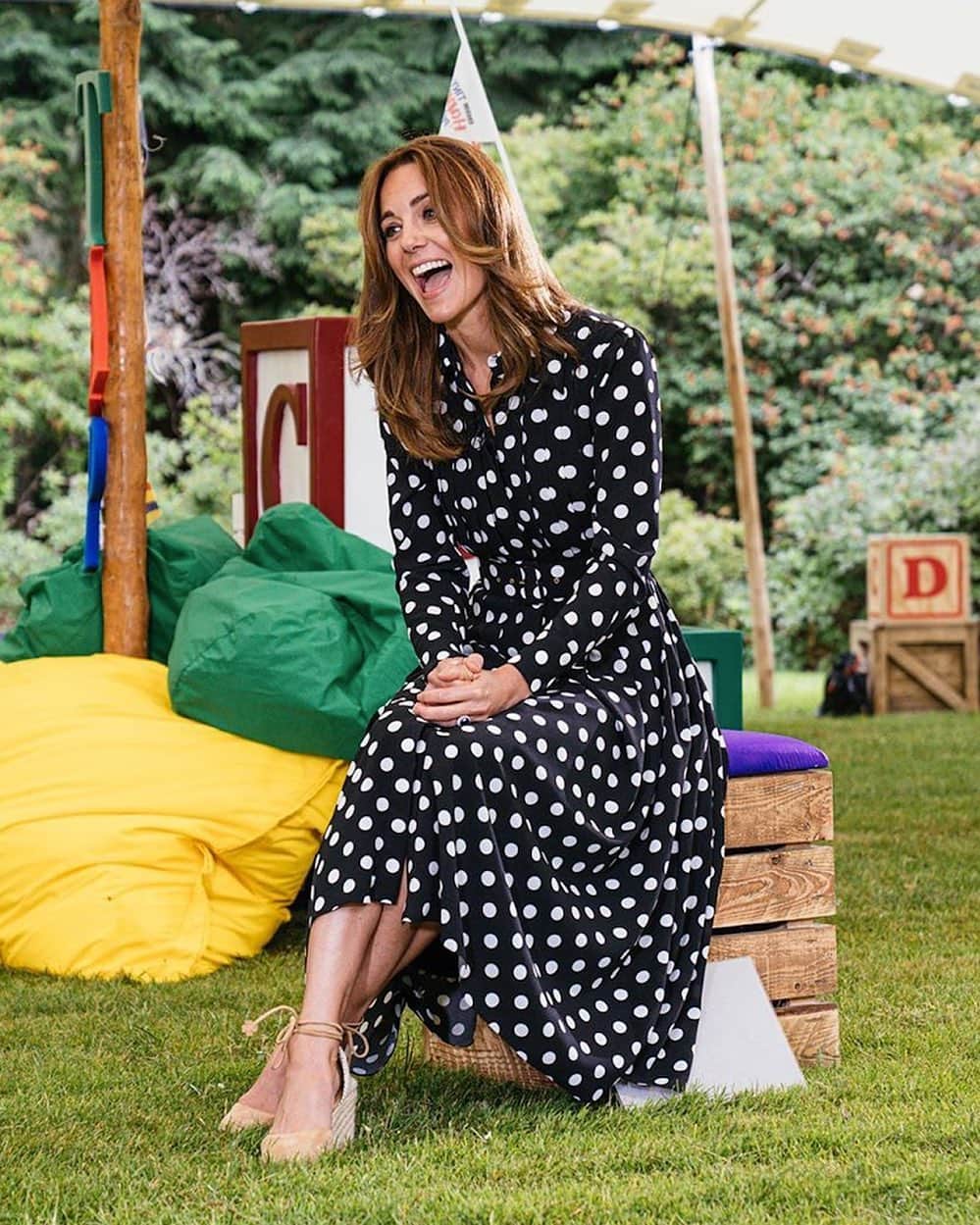 British Vogueさんのインスタグラム写真 - (British VogueInstagram)「Comparisons between the #DuchessofCambridge and Diana, Princess of Wales’s style have been made countless times, particularly a shared penchant for polka dots. Case in point: the new spotted @EmiliaWickstead ‘Anatola’ dress the Duchess wore to introduce @BBCTinyHappyPeople, a BBC Education initiative, on BBC breakfast yesterday. From micro to macro prints, at the link in bio see four times the Duchess of Cambridge has honoured #PrincessDiana’s love for vivacious prints with her own signature flair.」7月14日 20時24分 - britishvogue