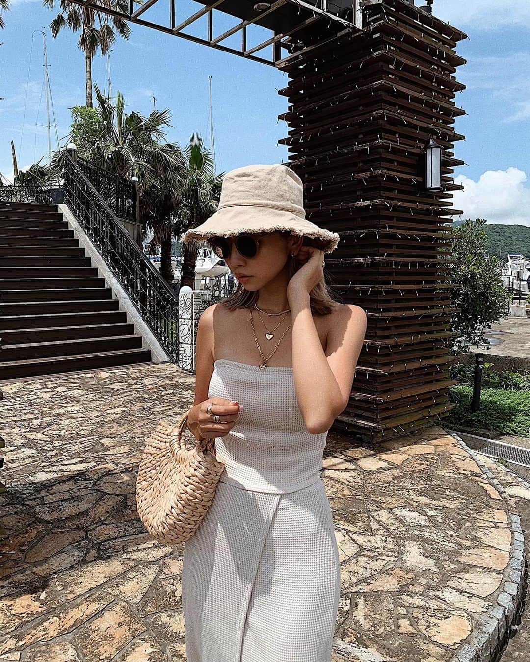 草野春香さんのインスタグラム写真 - (草野春香Instagram)「. またまた @to_the_sea_hawaii の ワッフルシリーズをgetしたよ🌴🌺 今回はベアトップ×スカート🐚 ワッフルシリーズは着心地はもちろん いろんな組み合わせも楽しめるし 全部パット付きだから1枚で着れるのも嬉しい👏🏾💕 #totheseahawaii  #Resortnista #tripup #roungewear」7月14日 20時35分 - _haruka030_