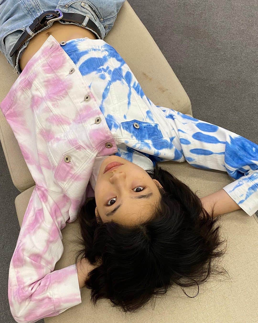 MATCHESFASHION.COMさんのインスタグラム写真 - (MATCHESFASHION.COMInstagram)「Model @hoooooyeony embraces the playful mood of #LOEWEpaulas’ in tie-dye denim and pastel hues – two calling cards of the bohemian-inspired collection.  Head to the link in bio to discover more from @loewe.」7月14日 20時46分 - matches