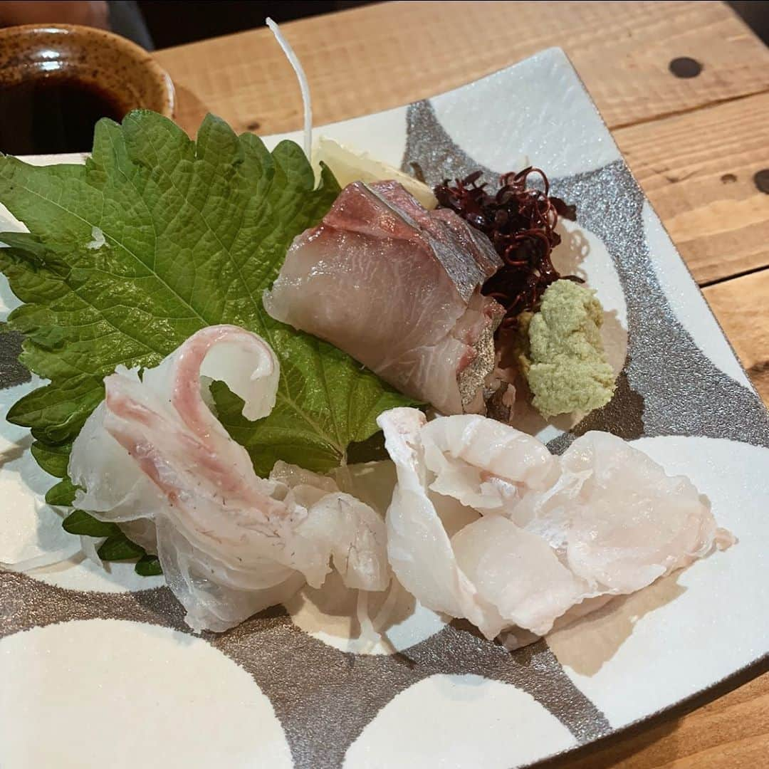 野村明日香さんのインスタグラム写真 - (野村明日香Instagram)「﻿ ﻿ ﻿ 大阪 梅田駅から徒歩5分のところにある﻿ 📍立ち飲み 海 ( @umi.tachinomi )﻿ ﻿ またまた人気の映え酎ハイ﻿ 映えるしグラスも可愛いし美味しい🍋🍉﻿ ﻿ 料理もどれがって選べないぐらい﻿ 何食べても美味しかったし絶対また行く😇﻿ ﻿ 料理もお酒もコスパ最強で﻿ ほんでもってめっちゃ美味しいから﻿ 是非是非みんなも行ってみて下さい❤︎﻿ ﻿ ﻿ ﻿」7月14日 20時42分 - asu__ka26