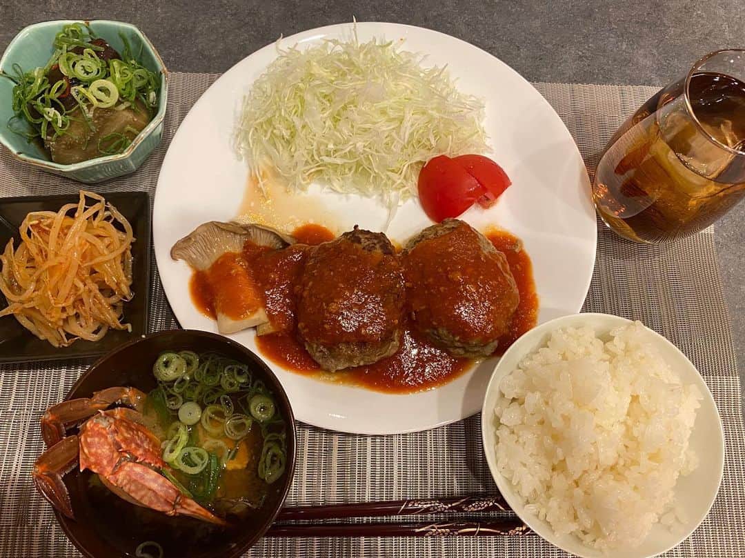 のインスタグラム：「インスタ特にあげる内容が無いので　 たまに嫁飯あげていきます😊　 　 今日はハンバーグ」