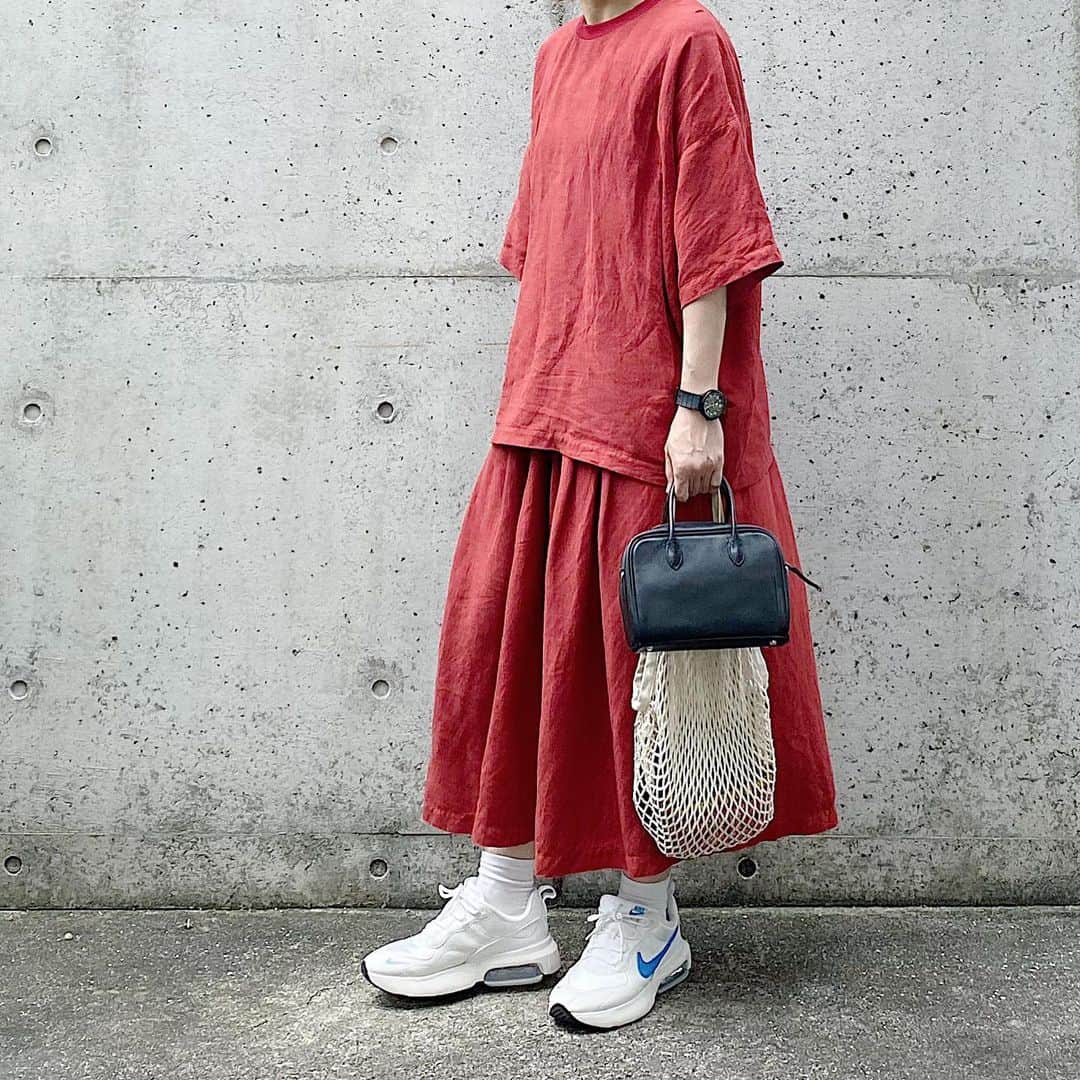 ryokoさんのインスタグラム写真 - (ryokoInstagram)「▪︎ . 赤のセットアップ🍒 . . . top #harvesty bottoms #harvesty shoes #nike #nikeairmax  bag #artsandscience #muji」7月14日 20時44分 - ryo___ka