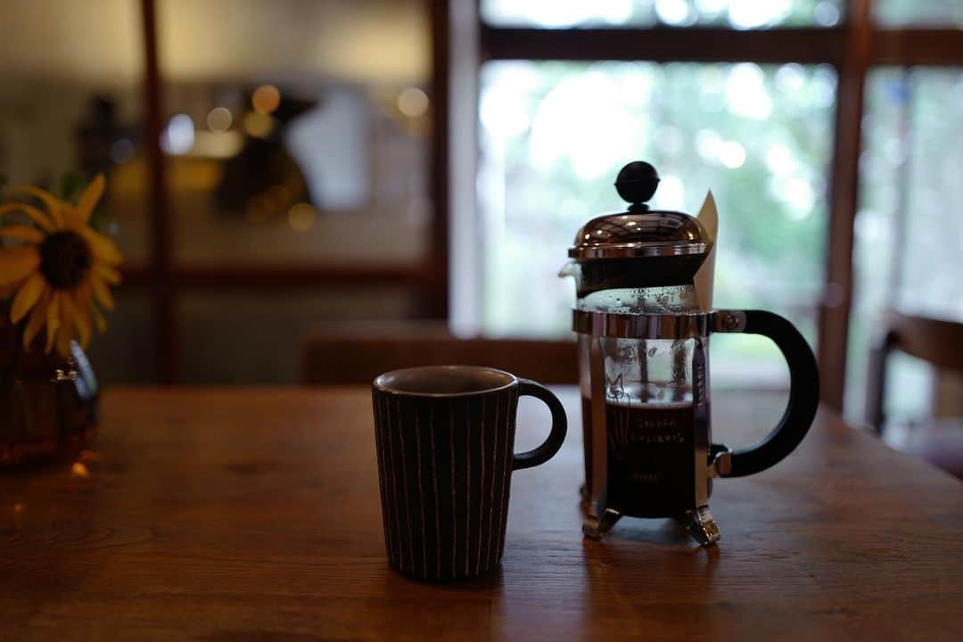 石井輝明さんのインスタグラム写真 - (石井輝明Instagram)「東府中。 最近は、寅さん観て、アベンジャーズシリーズ観て、虹プロ見ての繰り返し。 虹プロは2週目してる。 ASAYAN世代にはたまらんよね。  #coffeaexlibriskettle #cafe #coffee #カフェ #東京カフェ #東府中カフェ #カフェ芸人 #35歳が頑張ってる10代の女の子見て泣いてる #デビューメンバー決まる日は夜更かししたよね #頑張ってる人は素敵 #楽屋で誰かと喋りたい #誰が見てたんやろうか #今のところおばたのお兄さんしかわからん #寅さんもすごいよね #アベンジャーズシリーズも #時間たらへんすぎ」7月14日 20時54分 - comandanteishii