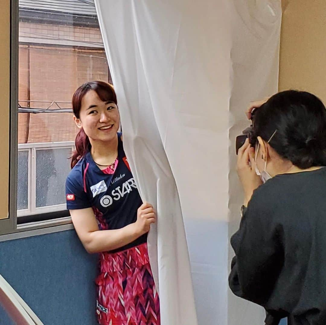 伊藤美誠さんのインスタグラム写真 - (伊藤美誠Instagram)「『Sports Graphic Number（ 1007号・16日発売）』に伊藤美誠選手のインタビューが掲載されます。  テーマは「アスリートのメンタル」。過去のいくつかの勝負を振り返りながら、伊藤選手の強靭なメンタルに迫っています。  撮影時、どんな表情がよいかお悩み中の伊藤選手。 さて結果は？？？誌面でお楽しみください^^  #伊藤美誠 #卓球 #アスリートメンタル #Numberweb」7月14日 20時49分 - mima_staff