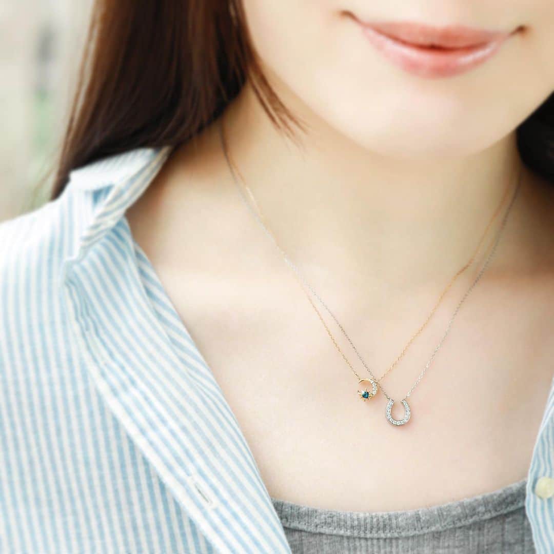 ヴァンドーム青山さんのインスタグラム写真 - (ヴァンドーム青山Instagram)「. 【 Amulet jewelry 】 ブルートパーズがポイントの三日月とダイヤモンドが輝く馬蹄のネックレスをレイヤード。お守りのように毎日身につけたいラッキーモチーフジュエリーです。 . #necklace #ネックレス  #馬蹄ネックレス #三日月  #ラッキーモチーフ  #ハッピーモチーフ #お守りジュエリー  #アミュレットジュエリー  #記念日プレゼント  #アニバーサリーギフト  #ご褒美ジュエリー  #jewelry #accessory  #vendomeaoyama  #ヴァンドーム青山」7月14日 21時02分 - vendomeaoyama_official