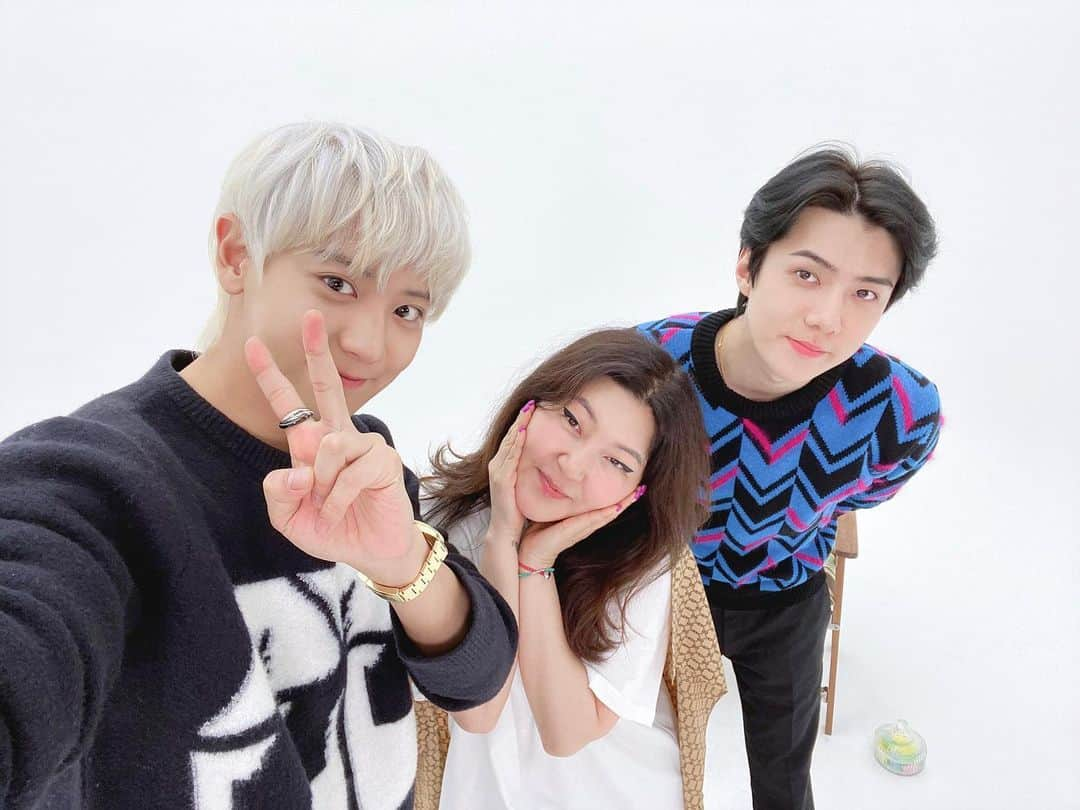 EXOさんのインスタグラム写真 - (EXOInstagram)「세훈&찬열 with 한혜연!🐥🍒✌🏻  #SEHUN & #CHANYEOL at 슈스스TV! Coming soon...💫  #세훈_찬열 #SEHUN_CHANYEOL #EXO_SC #1BillionViews #10억뷰 #세훈 @oohsehun #찬열 @real__pcy #엑소 #EXO #weareoneEXO #슈스스TV #한혜연 @hhy6588」7月14日 21時00分 - weareone.exo