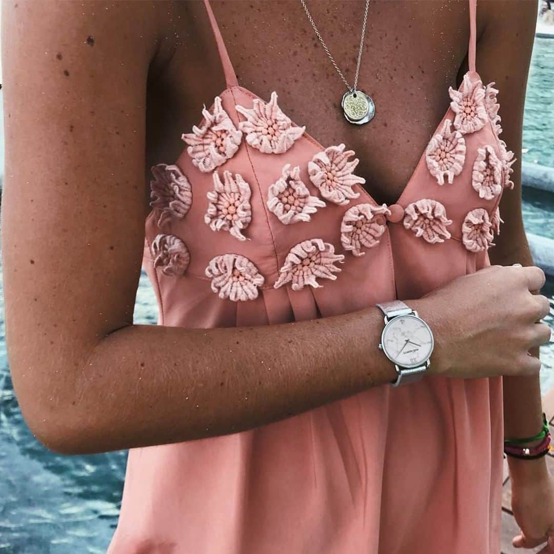 PAUL HEWITTさんのインスタグラム写真 - (PAUL HEWITTInstagram)「Sunkissed skin & maritime details. ☀️💞⚓️ (photo @elisaserranot) #getAnchored #paulhewitt #missocean __ #summerlook #sun #summer #details #accessories #accessory #fashioninspo #womenstyle #womenswatch #watch #maritime」7月14日 21時00分 - paul_hewitt