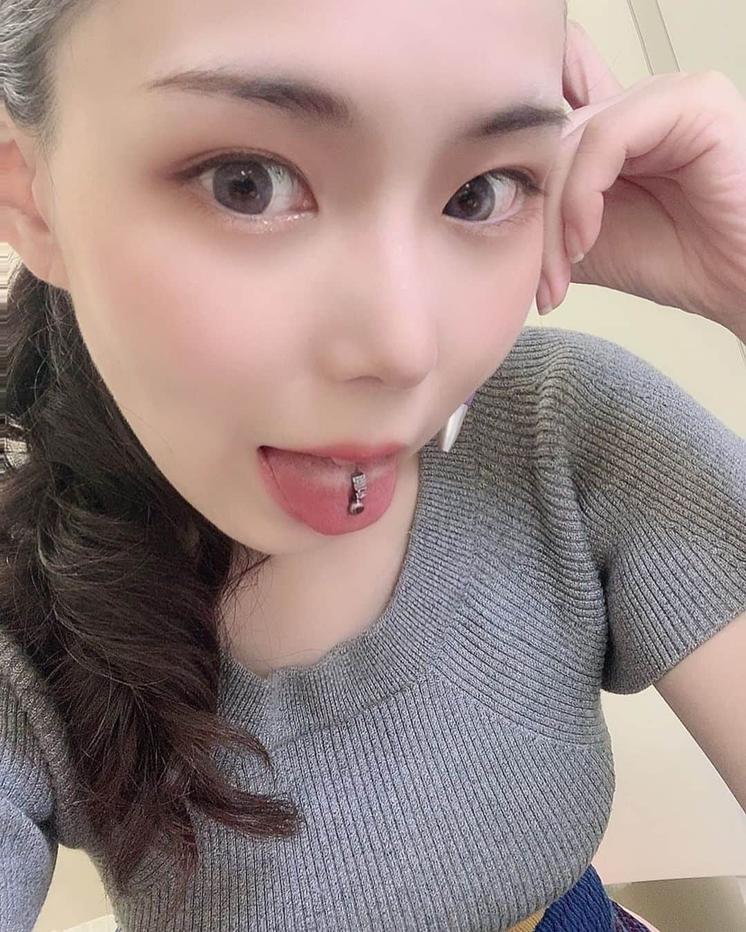 吉根ゆりあさんのインスタグラム写真 - (吉根ゆりあInstagram)「パラパラ漫画みたいにして見てください(ピアス注意) #吉根ゆりあ  #av女優  #パラパラ漫画風  #舌ピ」7月14日 21時01分 - julia_yoshine