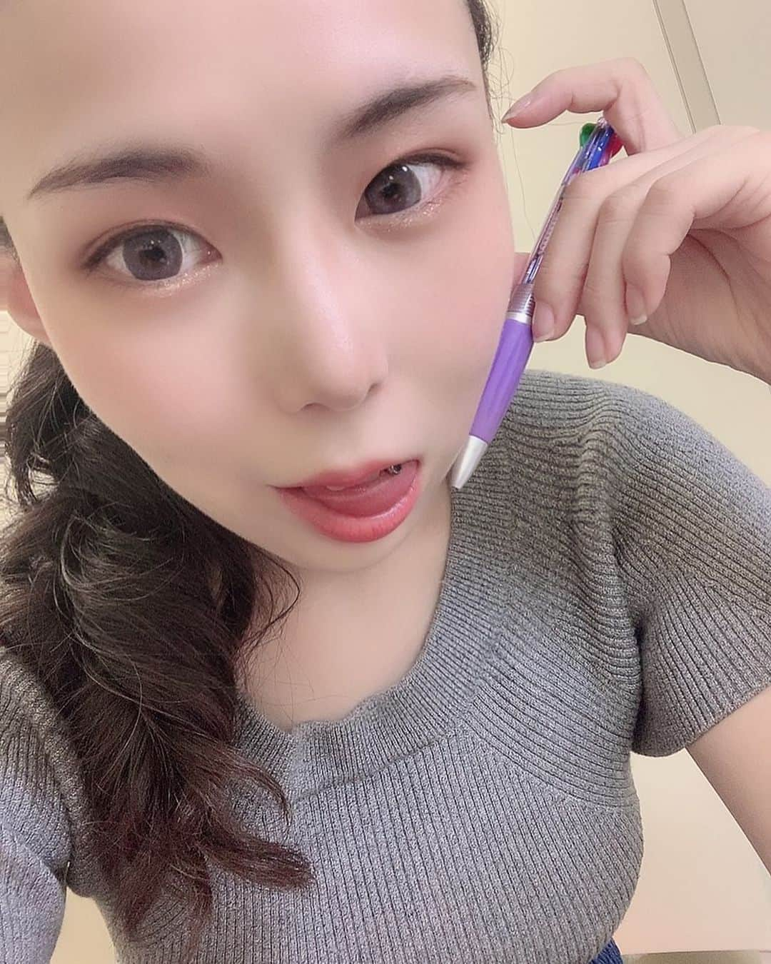 吉根ゆりあさんのインスタグラム写真 - (吉根ゆりあInstagram)「パラパラ漫画みたいにして見てください(ピアス注意) #吉根ゆりあ  #av女優  #パラパラ漫画風  #舌ピ」7月14日 21時01分 - julia_yoshine