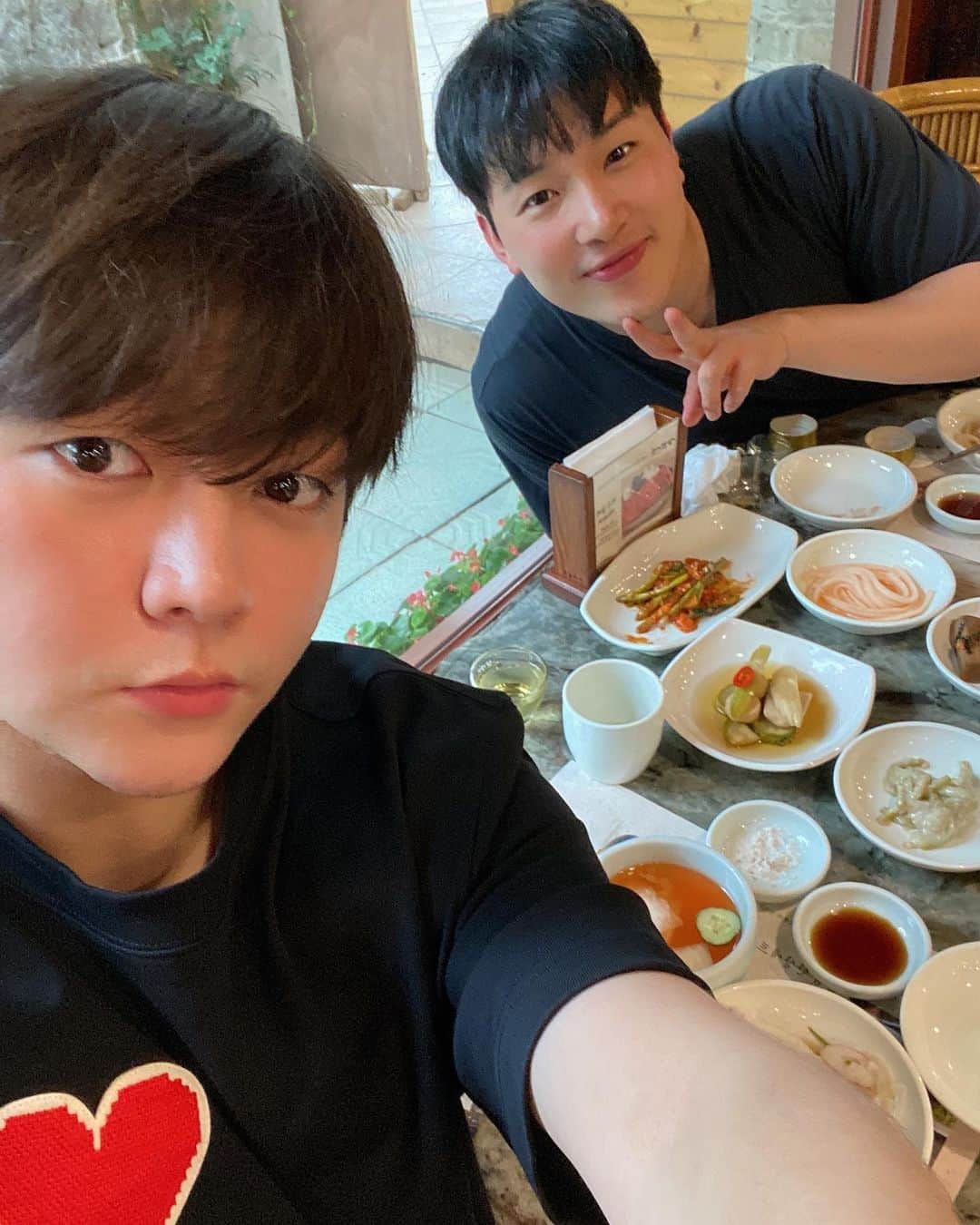 クォン・スンイルのインスタグラム：「#한우동호회  오늘도 참으로 좋은 이야기를 나누었지 @m_l_i_j_201 ❤️」