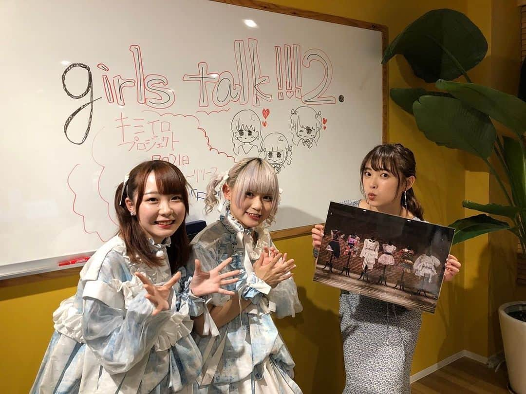 中島早貴さんのインスタグラム写真 - (中島早貴Instagram)「Rakuten LIVE girls talk!!! 2. ご視聴ありがとうございました✨　 　 キミイロプロジェクトから 高槻あくびさん蒼井花さんが　 来てくれたよーーー💕　 　 改めて思う🤔　 あくびちゃんこの衣装作ってるの本気ですごいな、、、　　 　 2枚目は　 ちよちゃんが描いてくれた似顔絵。　 可愛すぎだぁーーー🙏🏻✨✨✨✨ 　 #キミイロプロジェクト #高槻あくび さん #蒼井花 さん  #ガールズトークツー」7月14日 21時05分 - saki__nakajima__uf