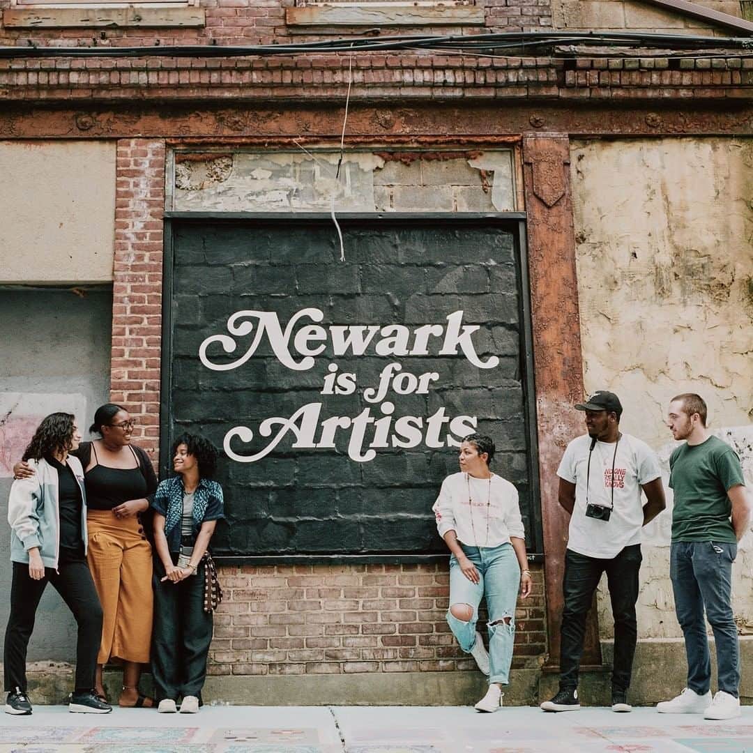ニューヨーク・タイムズさんのインスタグラム写真 - (ニューヨーク・タイムズInstagram)「Newark prides itself on its resilience, and its artists share in that spirit. Ever since the coronavirus arrived, the city’s creative community has been on the front lines, responding to the crisis and, now, the catharsis. “Art is part of the commentary of this moment,” fayemi shakur, Newark’s culture director, said. “It’s very affirming when space is created to tell the truth about how you feel.” As the coronavirus has receded here, the sense of history has heightened, especially amid the insurrectionary national energy sparked by the police killing of George Floyd in Minneapolis. In overwhelmingly Black and Latinx Newark, where the mayor, Ras Baraka, grew up in the radical tradition, the moment resonates less as confrontation than as vindication, confirming American realities that are well understood here.  Many artists have been documenting public and personal lives, and some have contributed their skills to activist campaigns. Their output is now coming into view in multiple forms, including exhibitions — online and in preparation for in-person reopening — as well as zines, posters and resources such as a citywide artists’ database.  “There’s a lot of uncertainty, but we’re energized to think creatively about how we’re going to reimagine this,” shakur said. “We have not given up. The solidarity in our community is strong.”  In the photo above, the mixed media artist @sallyhelmi — who also works as a registered nurse in a hospital in Paterson — at far left with the 5 members of the @landcollective.nwk (@alliyaha__, @neneaisha, @jillianmrock, @dolo_foto, @gabe.rbr) standing in front of the 2019 mural “Newark is for Artists” by Gabe Ribeiro.   Tap the link in our bio to read how Newark’s artists are in their element. Photo by @simbarashecha.」7月15日 8時00分 - nytimes