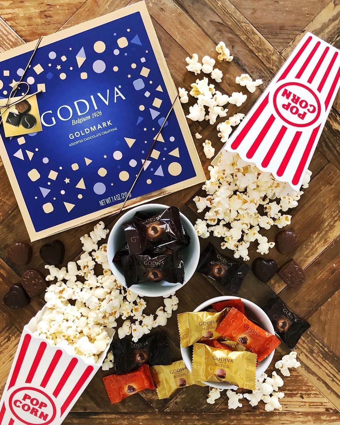 GODIVAさんのインスタグラム写真 - (GODIVAInstagram)「What movies have you been watching? Find the perfect GODIVA movie snacks at @target, @walgreens, @cvspharmacy, @costco, and more. 🎥」7月15日 8時04分 - godiva