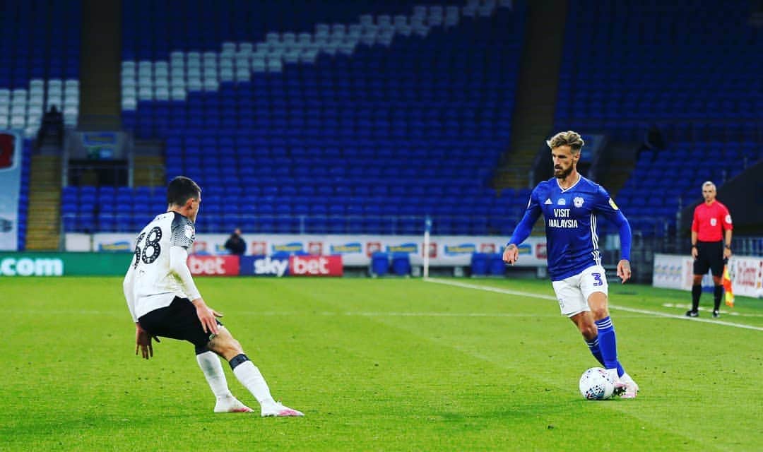 ジョー・ベネットのインスタグラム：「More like it 🙌🏼🔵 @cardiffcityfc」