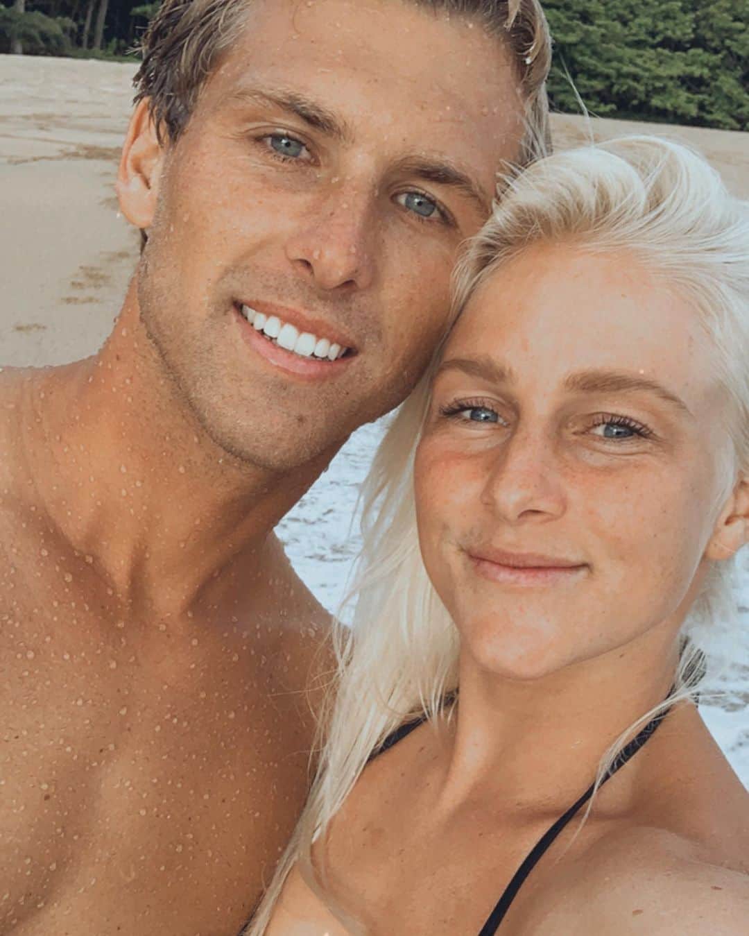 タティアナ・ウェストン・ウェブのインスタグラム：「6 YEARS 🤍 6 ANOS  I love you with all my heart @jesse_mendes 😘 can’t wait to spend forever by your side 🌸🥰」
