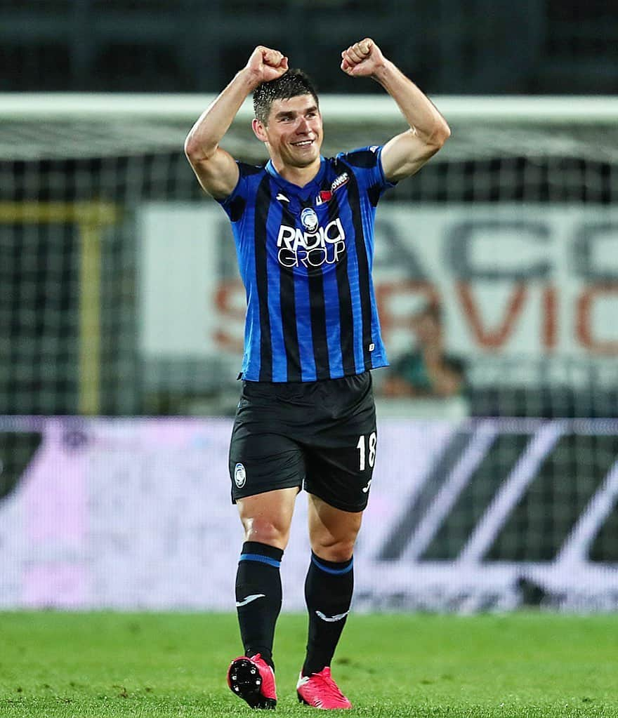 アタランタBCさんのインスタグラム写真 - (アタランタBCInstagram)「‪Ma che partita ha fatto Malina?! 💥‬ ‪This man was on 🔥 tonight! 🤯‬ ⠀ ‪#AtalantaBrescia #GoAtalantaGo ⚫️🔵‬ #Atalanta #BergAMO #ForzaAtalanta #Malinovskyi」7月15日 7時14分 - atalantabc