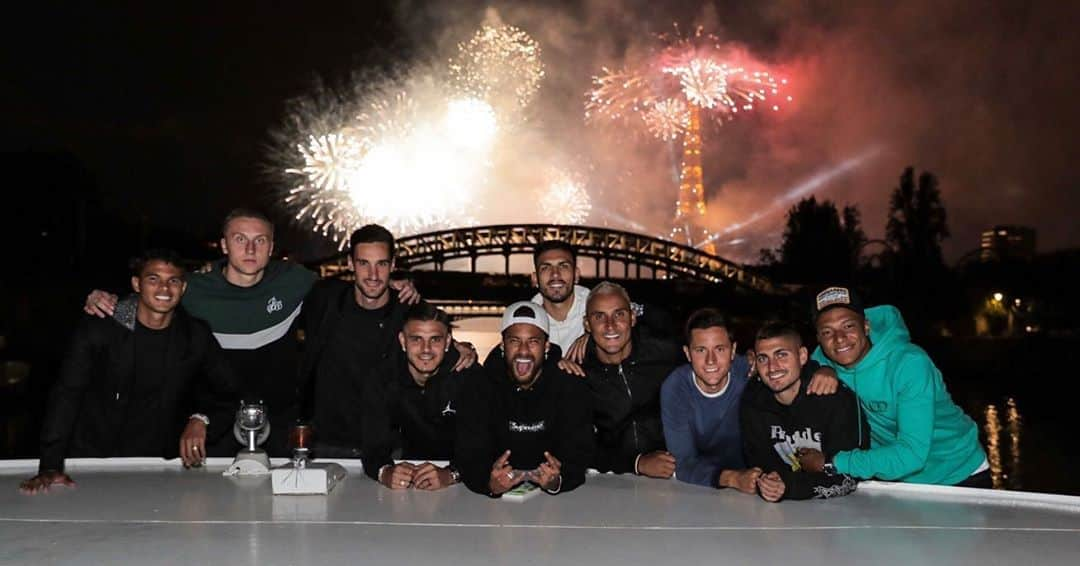 ネイマールさんのインスタグラム写真 - (ネイマールInstagram)「Paris est magique🗼」7月15日 7時16分 - neymarjr