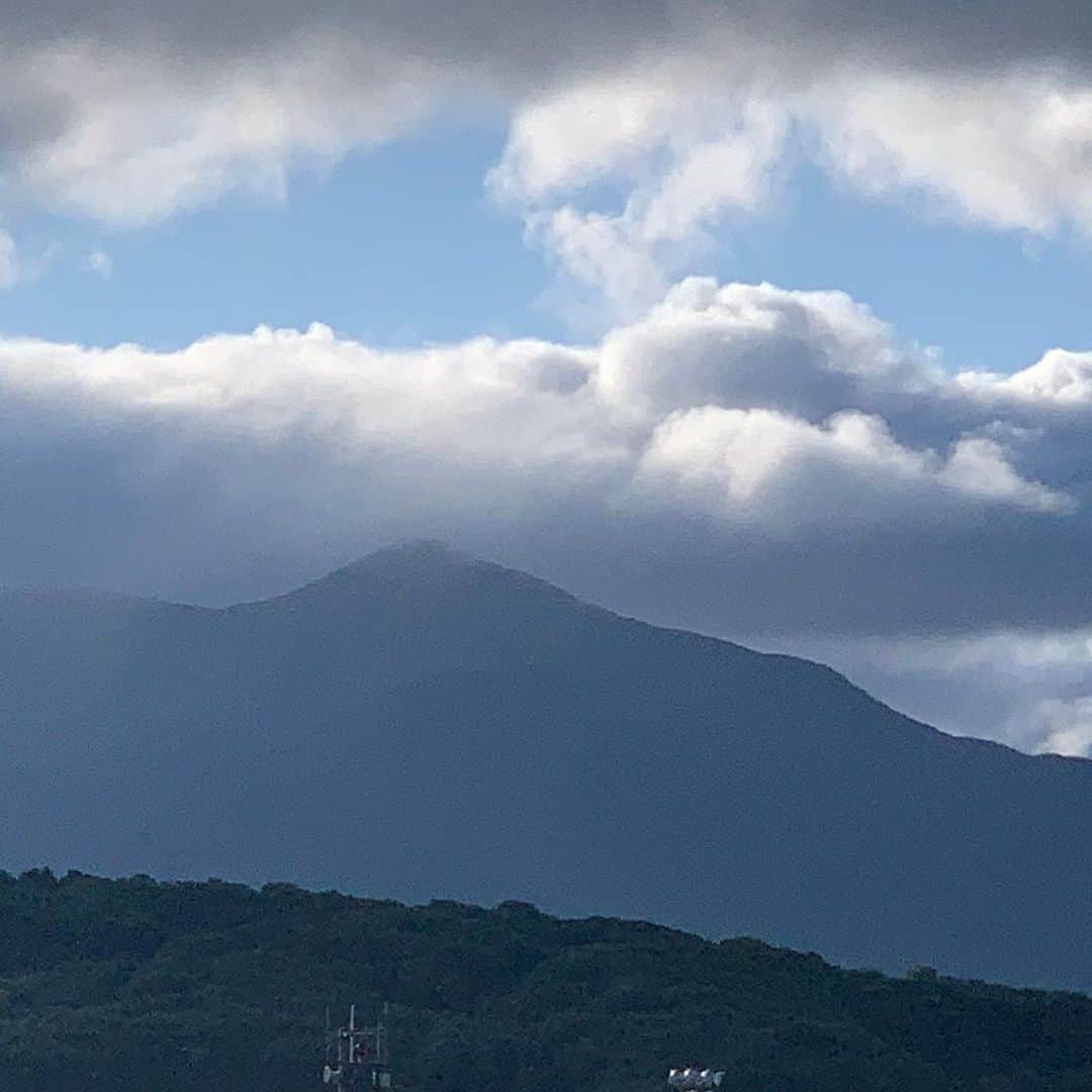 北海道様似町東京事務所さんのインスタグラム写真 - (北海道様似町東京事務所Instagram)「様似町からです  From Samani  #アポイ岳#日高山脈#日高山脈襟裳国定公園 #様似川#田舎の風景 #田舎#田舎暮らし#適疎#適当に疎のある暮らし 自然#自然が好きな人と繋がりたい  #登山#mountain #山 #ジオパーク #写真#写真好きな人と繋がりたい  #登山好きな人と繋がりたい #アポイ岳ジオパーク #geopark #samani #hokkaido #japan  #北海道#様似町」7月15日 7時20分 - samanitokyo