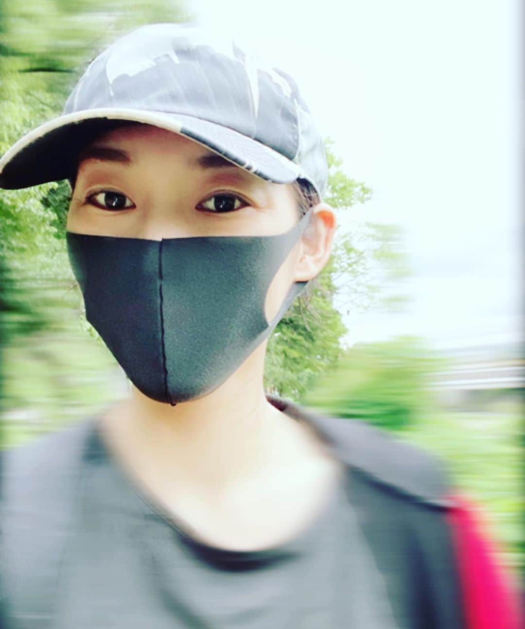 大島央照のインスタグラム：「おはようございます😊  今日は初めて！！ 母と朝からwalking⭐️  母は朝ウォーキング7年目。私は、出来る時に健康の為にやってみようかと！？😏 いい景色がみれて気持ちいいです！  それでは皆さん、感染対策して素敵な1日にしましょう！✨💕  #walking #ウォーキング #朝活 #green #あおもみじ #kyoto #京都は自然が多いよ #おはよう #staysafe #健康維持 #健康第一 #health #ストレッチ #今から #goodmorning #running #気持ちいいー✨」