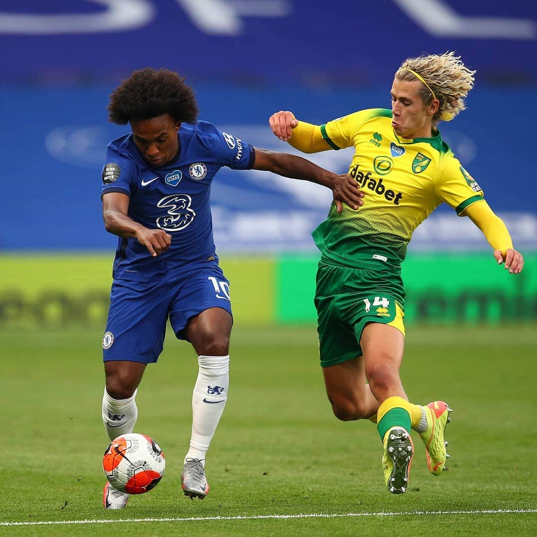 ウィリアンさんのインスタグラム写真 - (ウィリアンInstagram)「+3 points! 💪🏾👊🏾💙 #comeonchelsea #3points #CFC #premierleague #W10 #win #backtowinningways_lfc」7月15日 7時37分 - willianborges88