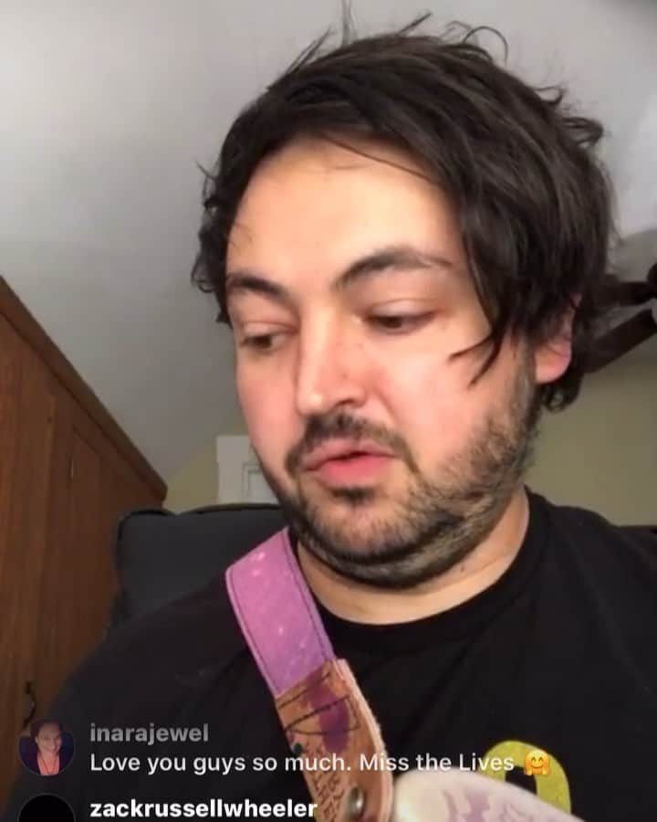 ウォーク・ザ・ムーンのインスタグラム：「when yer boi starts leaking new tracks on his IG live smh also should @brosemaiman proceed w emo haircut answer y/n」